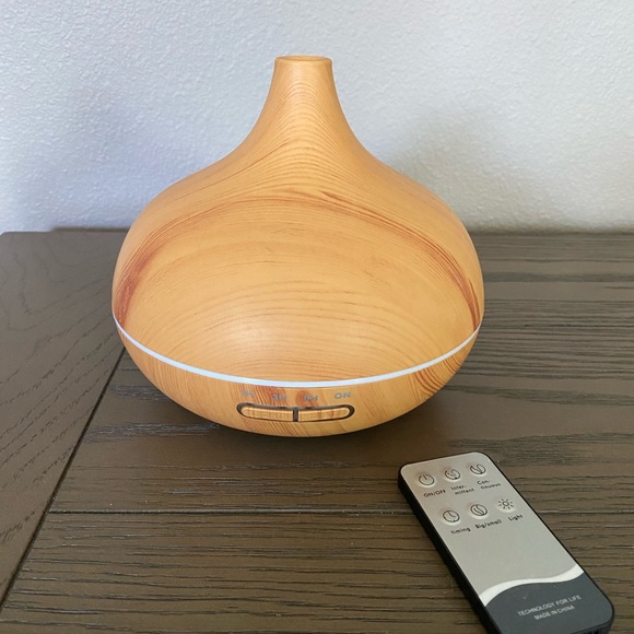 Other - Wood Grain Oil Diffuser w/ Remote & Color Changing Light